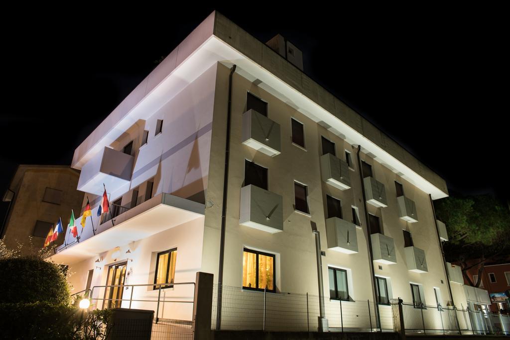 Albergo Ridente Лидо-ди-Езоло Экстерьер фото